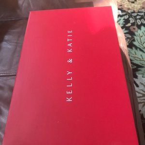 NIB Kelly & Katie Mayla Sandals 10M